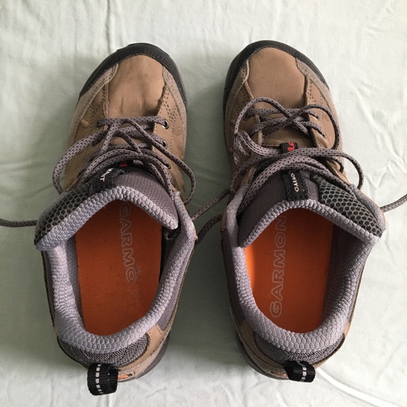 Women's Garmont hiking shoes, size 8. - Picture 8 of 14